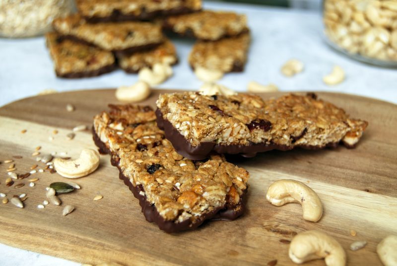 Crunchy Caramelised Cashew Granola Bars | Recipes | LIVEKINDLY