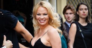 Mayor of America’s Fattest City Accepts Pamela Anderson’s Vegan Challenge