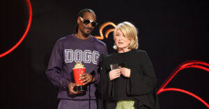 Martha Stewart Tries to Turn Snoop Dogg Vegetarian in New ‘Potluck Dinner Party’ Episode