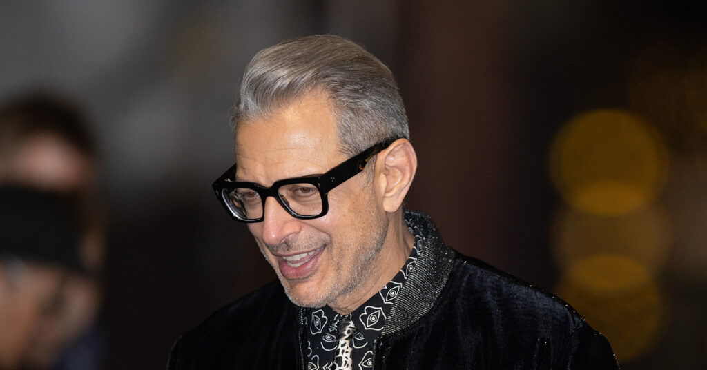 Vegan Celebrities Jeff Goldblum and Kevin Smith Have an Accidental Man-Date at Veggie Grill