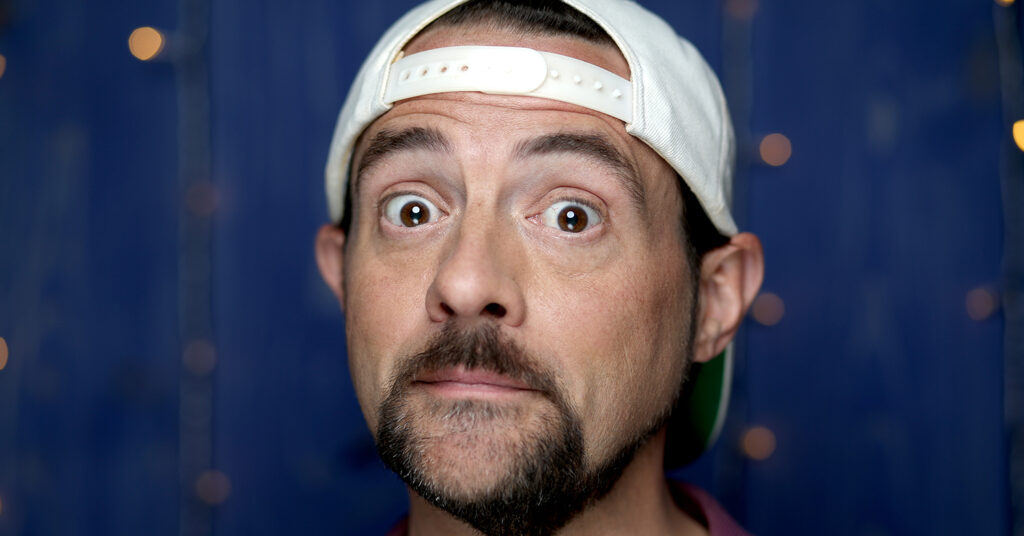 Vegan Celeb Kevin Smith Pays Fan $200 for Veggie Grill Delivery While Waiting in Chicago Airport