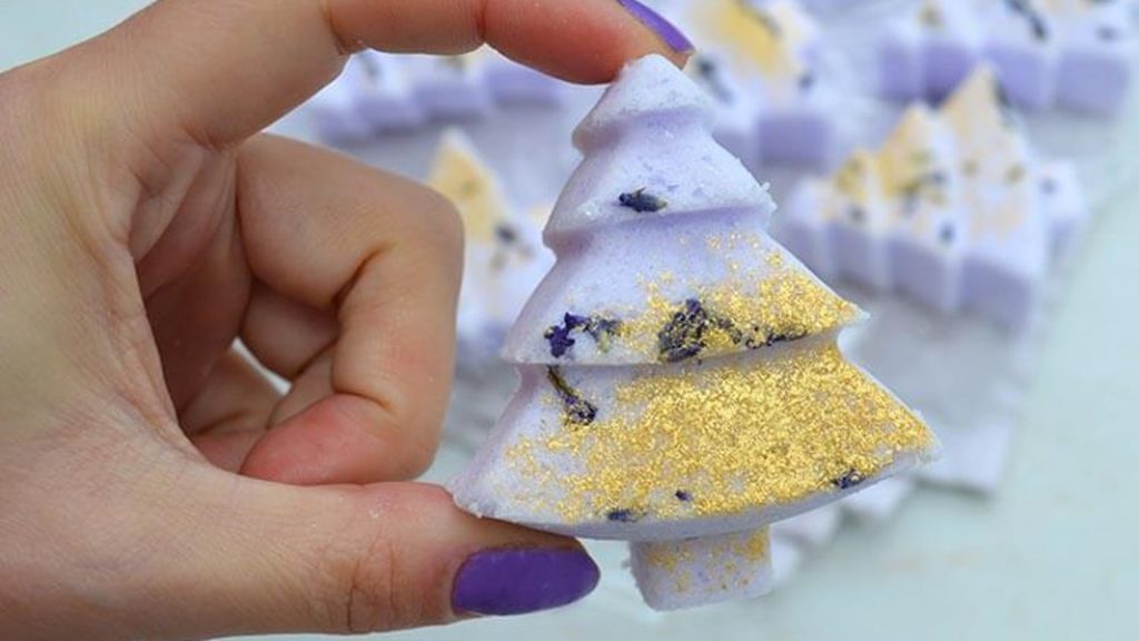5 Vegan and Cruelty-Free DIY Christmas Gifts, From Bath Bombs to Dairy-Free Hot Cocoa Mix