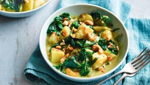 15 Vegan Saag Aloo Curry Recipes to Spice Up Your Dinner