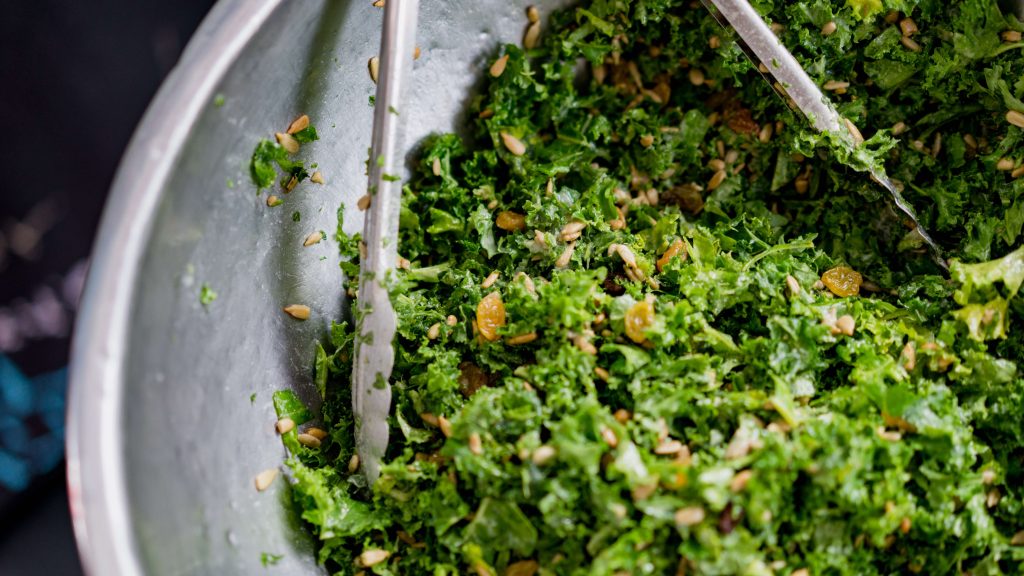 Easy Vegan Kale Chips With Cheesy Sauce