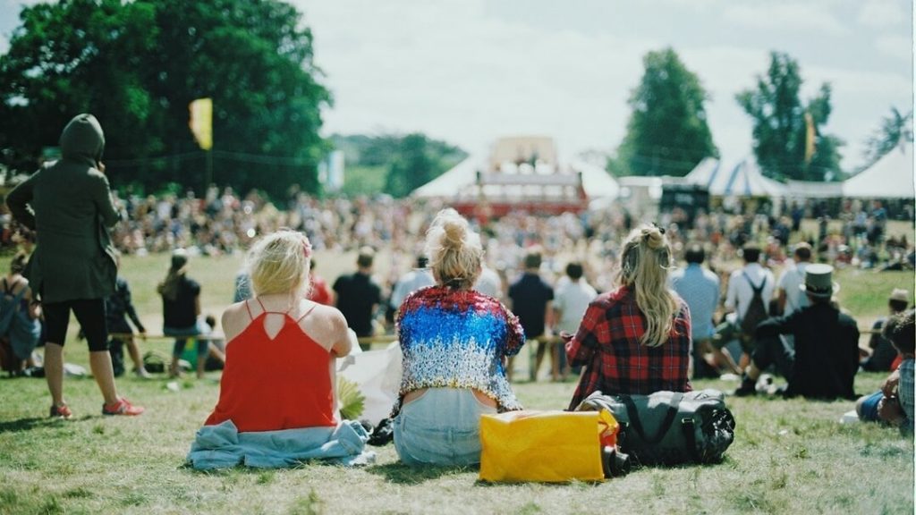 9 Ways to Make Your Summer Festivals Plastic-Free