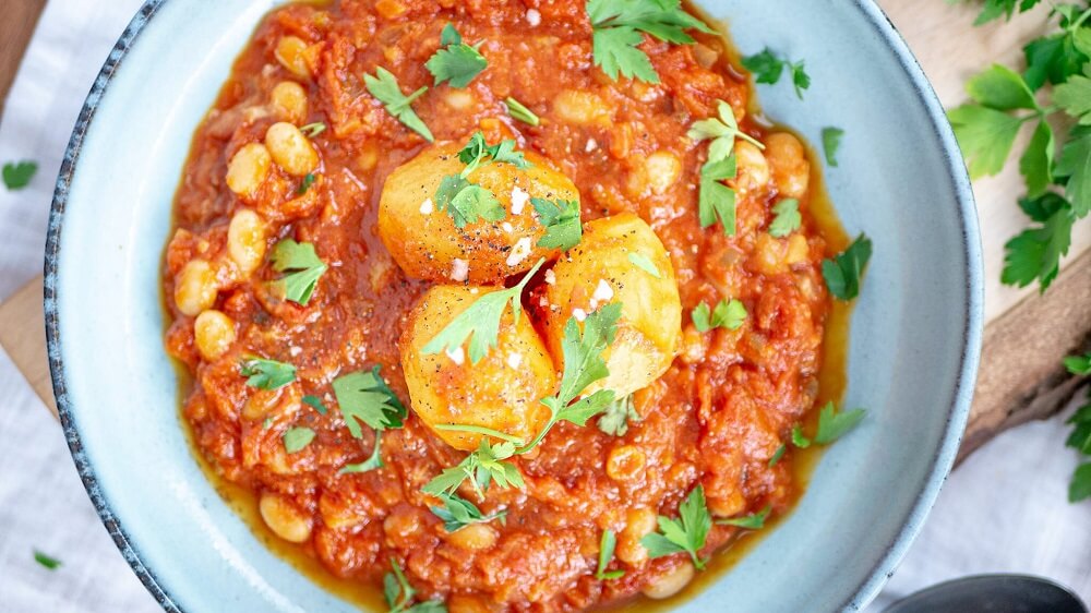 Vegan Mediterranean-Inspired Shakshuka With Potatoes and Beans