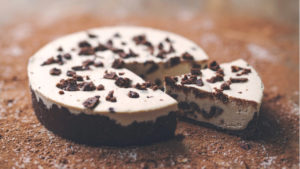 No-Bake Vegan Cookies and Cream Cheesecake