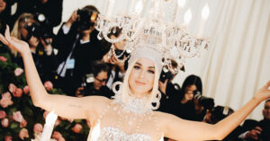Katy Perry wearing a chandelier on her head at the Met Gala in 2019